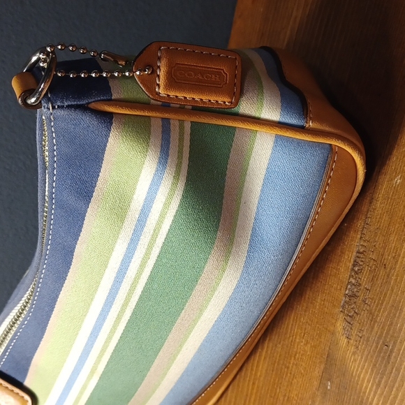 Coach wristlet mini purse - Picture 2 of 15